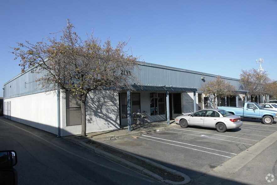 2111-2133 Research Dr, Livermore, CA à louer - Photo de l’immeuble – Image 1 sur 8