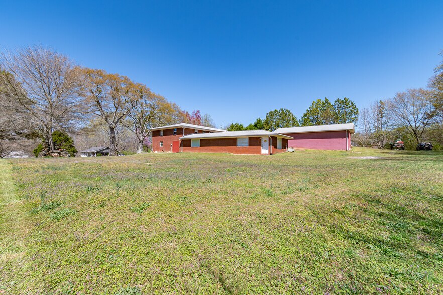 3929 Perry Ln, Flowery Branch, GA à vendre - Photo de l’immeuble – Image 3 sur 16