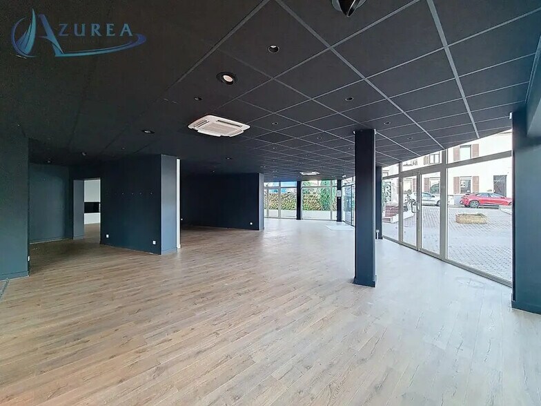 Local commercial dans Saint-Laurent-du-Var à louer - Photo intérieure – Image 2 sur 9