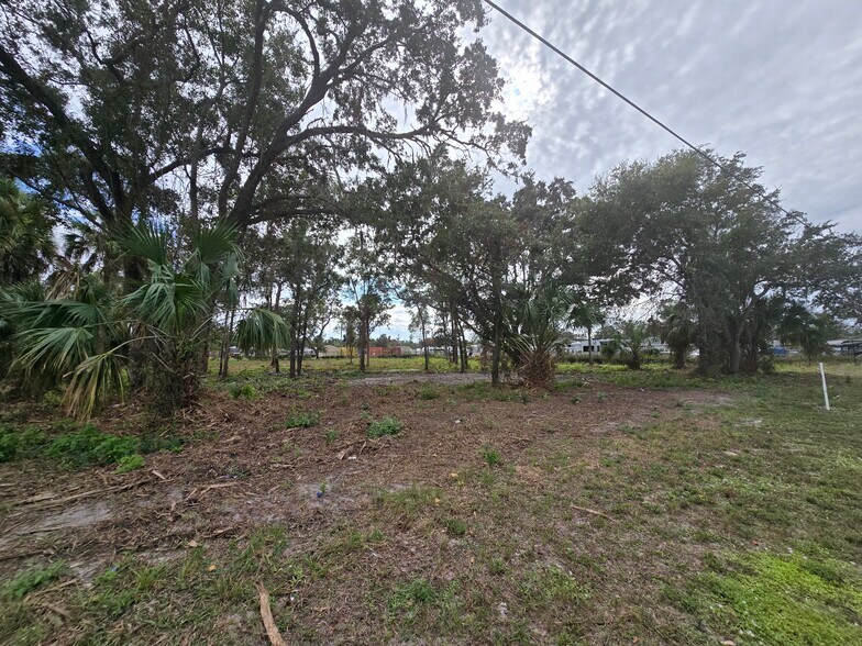 Massachusetts Ave, New Port Richey, FL à vendre - Photo de l’immeuble – Image 3 sur 7