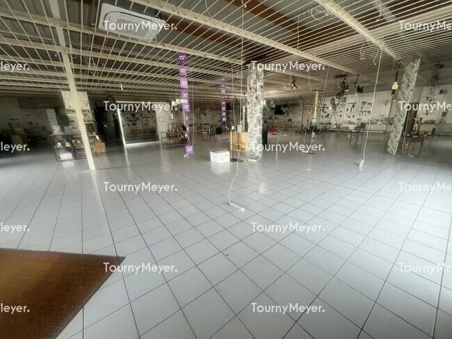 Plus de détails pour Local commercial à louer