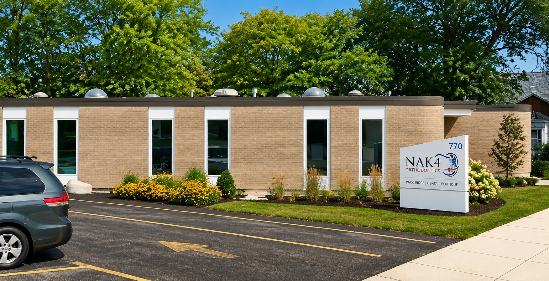 770 Busse Hwy, Park Ridge, IL à louer Photo de l’immeuble– Image 1 sur 2