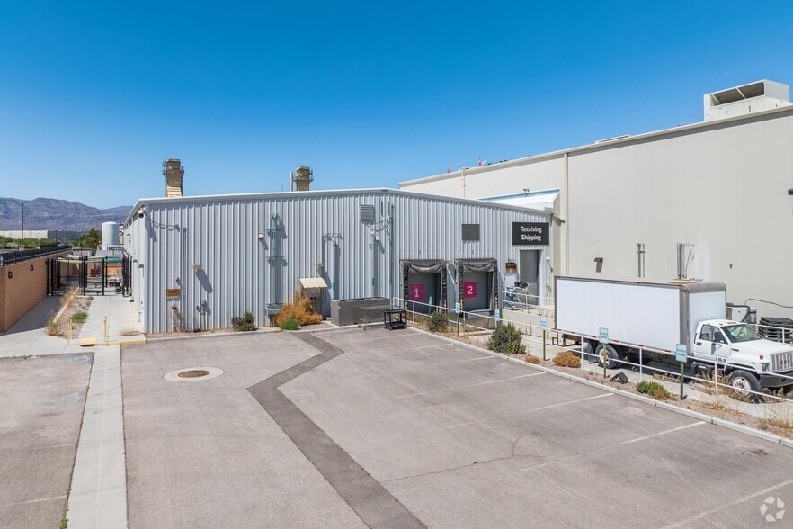 3950 N Bruce St, North Las Vegas, NV à louer - Photo de l’immeuble – Image 3 sur 5