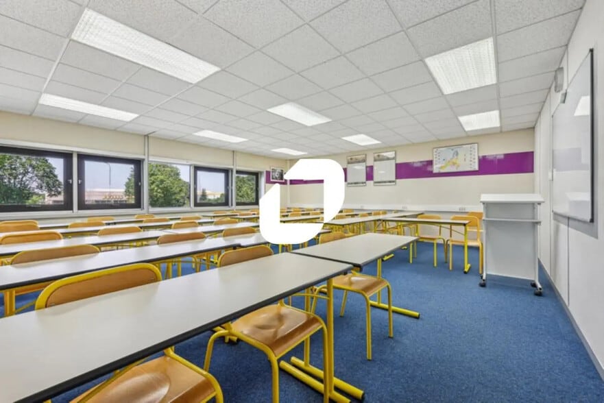 Bureau dans Lognes à louer - Photo de l’immeuble – Image 3 sur 14