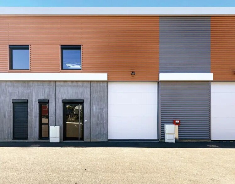 Local d’activités dans Meyzieu à louer - Photo de l’immeuble – Image 1 sur 1