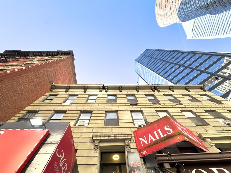 222 E 53rd St, New York, NY à vendre - Photo de l’immeuble – Image 2 sur 2