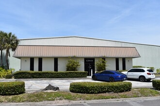 12910 Automobile Blvd, Clearwater, FL à louer Photo de l’immeuble– Image 2 sur 5