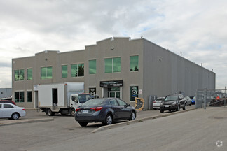 Plus de détails pour 71 Villarboit Cres, Concord, ON - Bureau à vendre