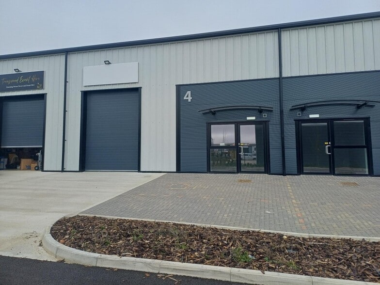 2-5 Eden Way, Yaxley à louer - Photo de l’immeuble – Image 2 sur 4