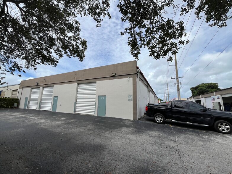 18612 108th Ave, Cutler Ridge, FL à louer - Photo de l’immeuble – Image 2 sur 3