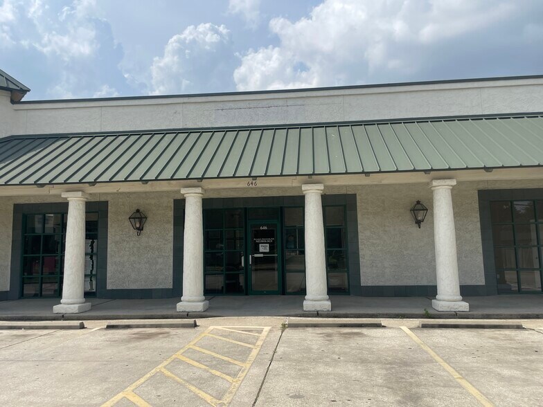 650 W McNeese St, Lake Charles, LA à louer - Photo de l’immeuble – Image 2 sur 5
