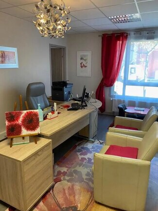 Plus de détails pour Local d'activités à louer