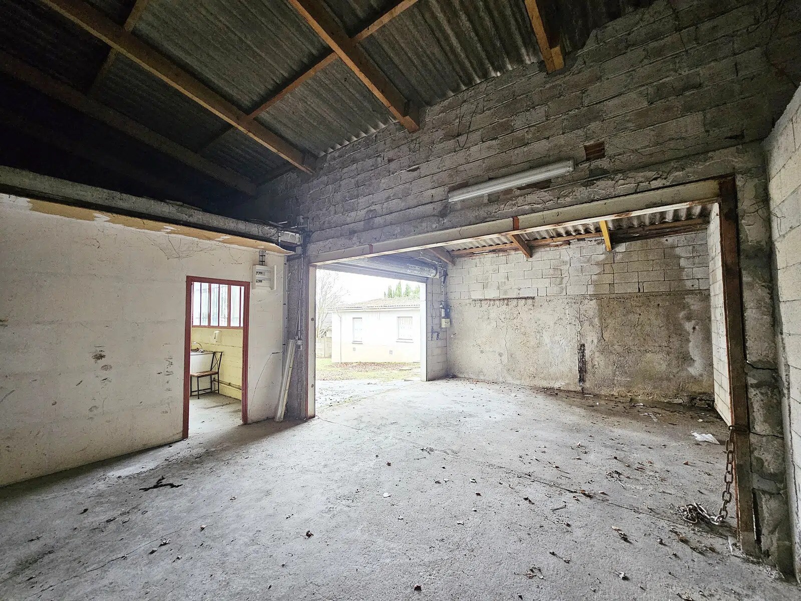 Local d'activités dans Champigny-sur-Marne à vendre Photo de l’immeuble– Image 1 sur 10