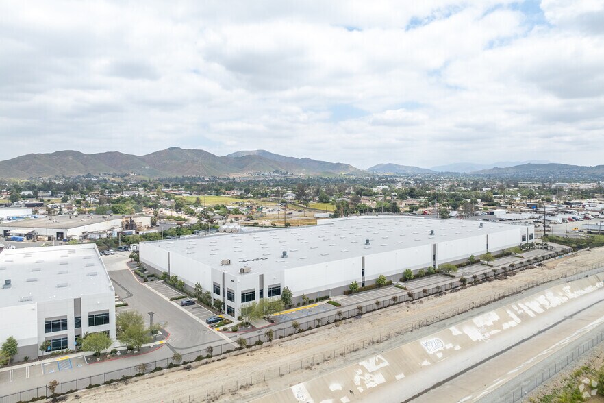 4420 Serrano Dr, Jurupa Valley, CA à louer - Aérien – Image 3 sur 7