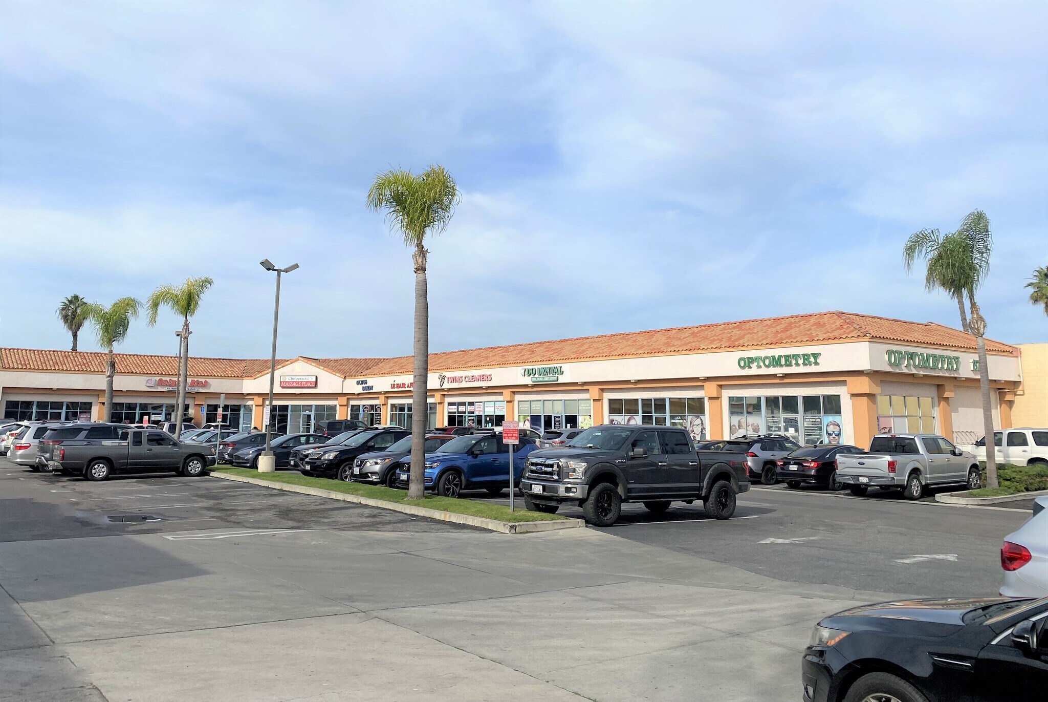 15725 Hawthorne Blvd, Lawndale, CA à louer Photo principale– Image 1 sur 16