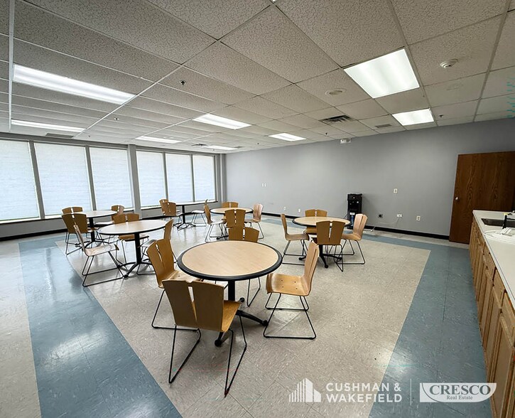 1263 S Chillicothe Rd, Aurora, OH à louer - Photo de l’immeuble – Image 2 sur 6