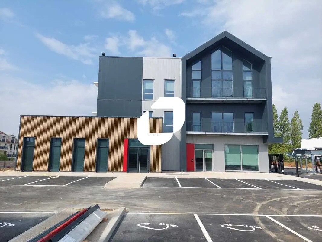 Bureau dans Plaisir à louer Photo de l’immeuble– Image 1 sur 8