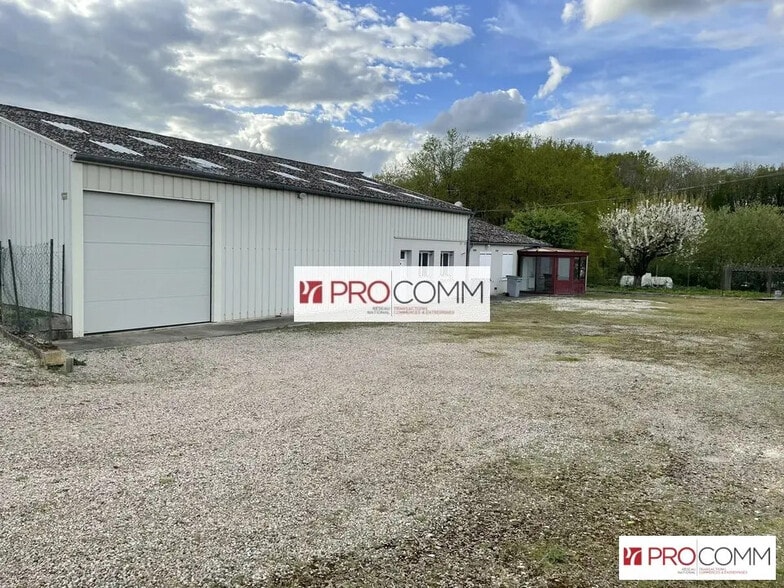 Local d’activités dans Nogent-le-Phaye à louer - Photo de l’immeuble – Image 1 sur 12