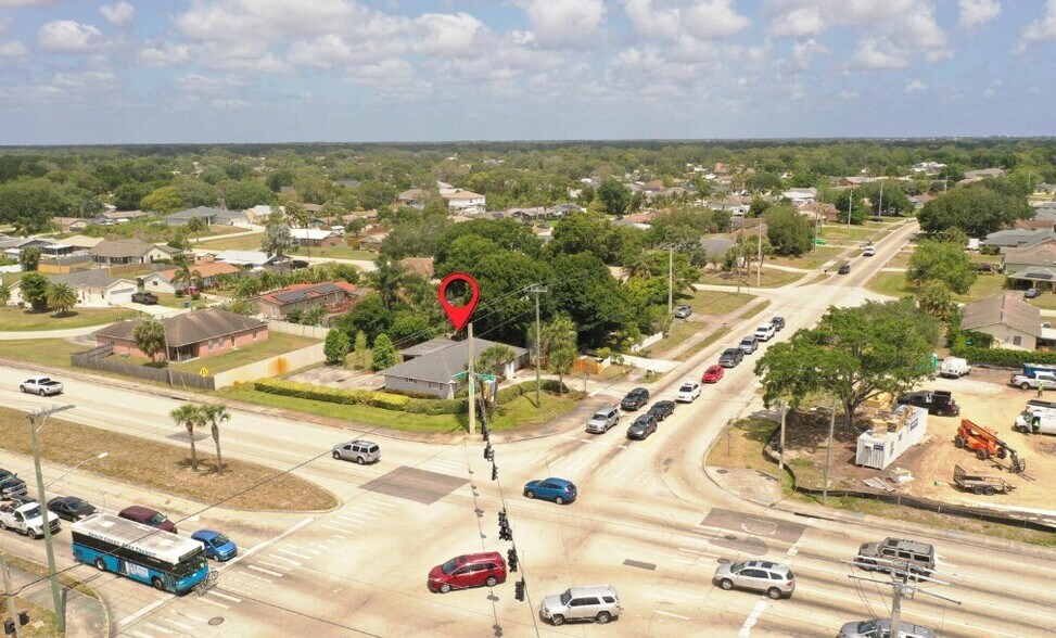 1490 Emerson Dr Ne, Palm Bay, FL à vendre - Photo de l’immeuble – Image 3 sur 8