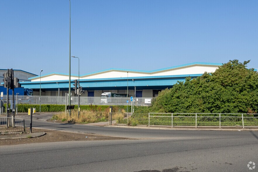 Choats Manner Way, Dagenham à louer - Photo de l’immeuble – Image 2 sur 5