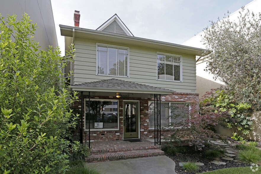 2020-2022 Capitol Ave, Sacramento, CA à louer - Photo principale – Image 1 sur 12