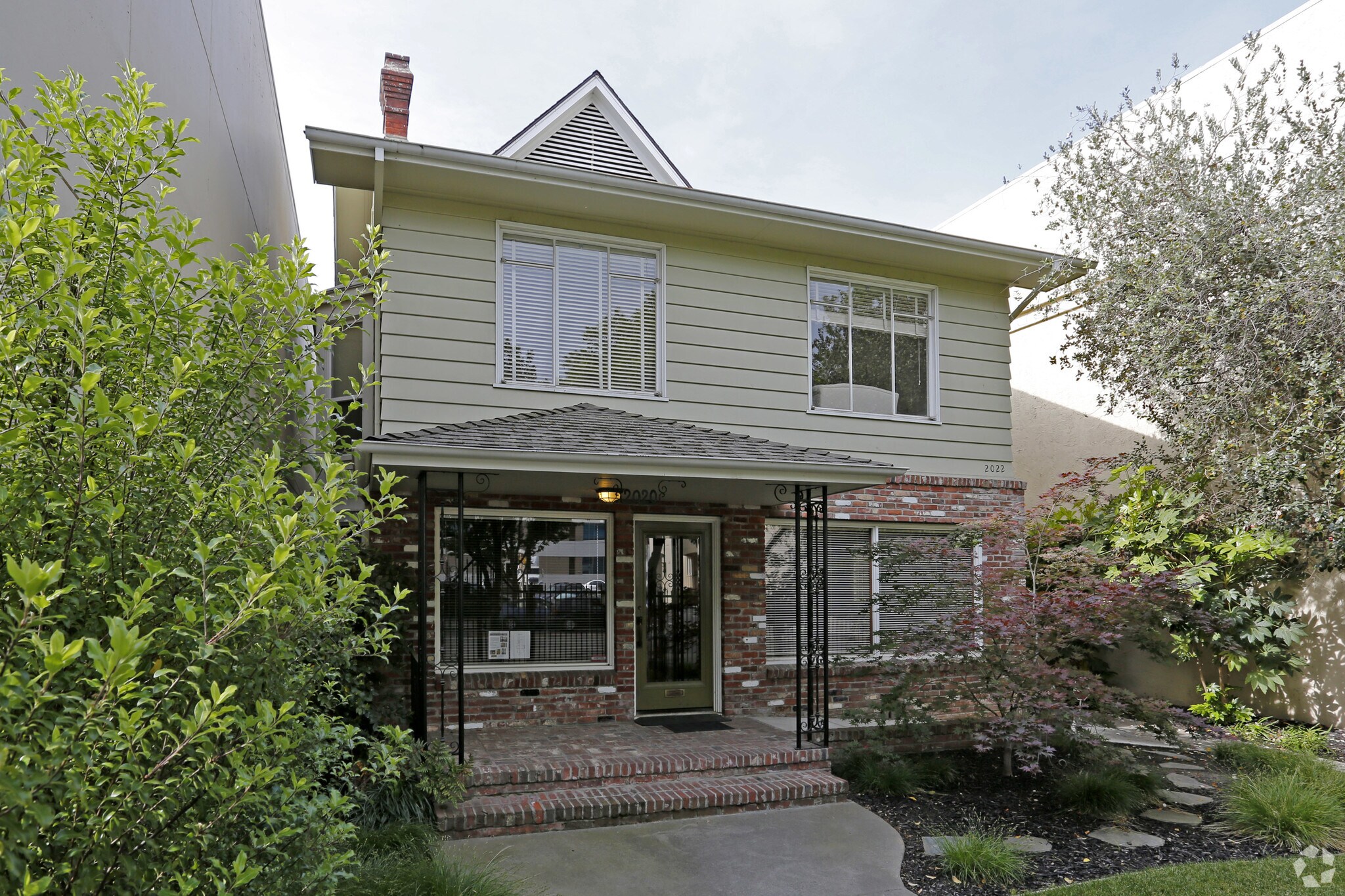 2020-2022 Capitol Ave, Sacramento, CA à louer Photo principale– Image 1 sur 13