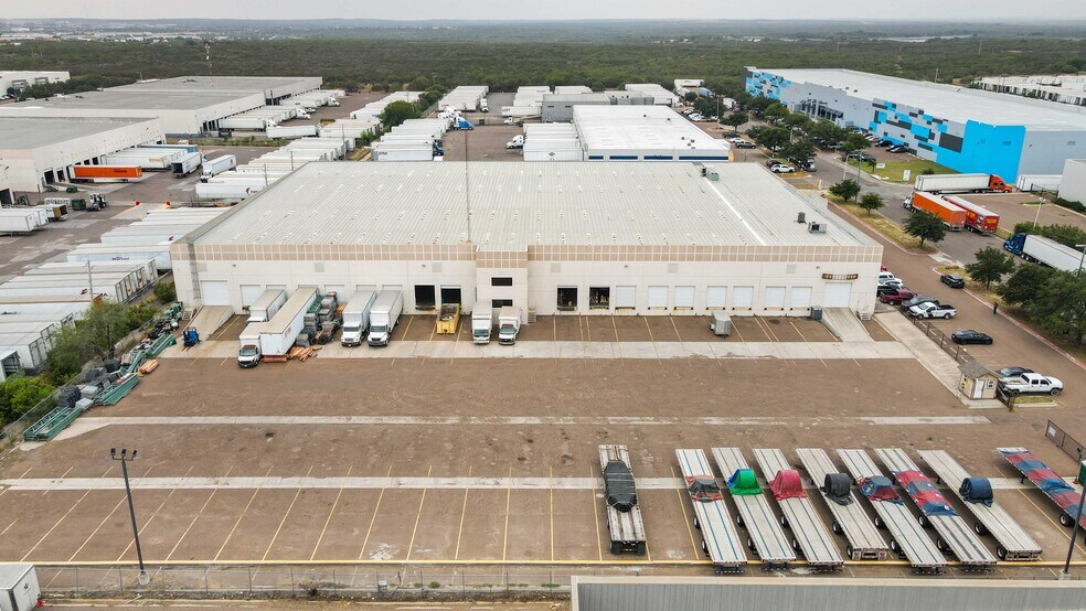 14610 Archer Dr, Laredo, TX à louer - Photo de l’immeuble – Image 3 sur 8