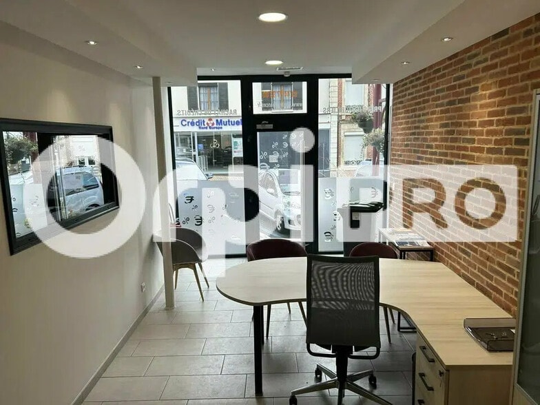 Bureau dans Saint-Just-en-Chaussée à vendre - Photo de l’immeuble – Image 2 sur 6