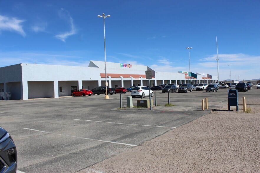 35-161 E Wilcox Dr, Sierra Vista, AZ à louer - Photo principale – Image 1 sur 8