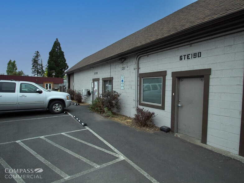 1201 NE 2nd St, Bend, OR à louer - Photo de l’immeuble – Image 2 sur 6