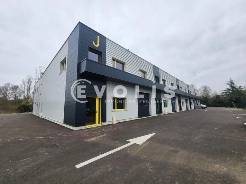 Local d’activités dans Villemoirieu à louer - Photo de l’immeuble – Image 1 sur 16