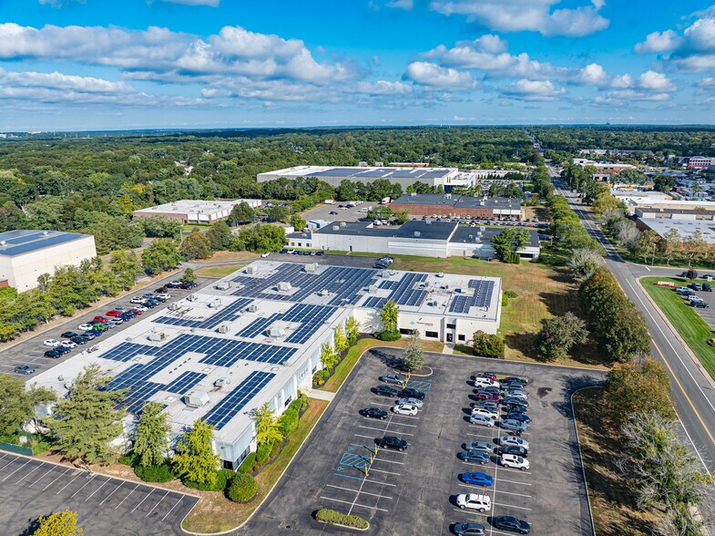 1800 Ocean Ave, Ronkonkoma, NY à louer - Photo de l’immeuble – Image 2 sur 30