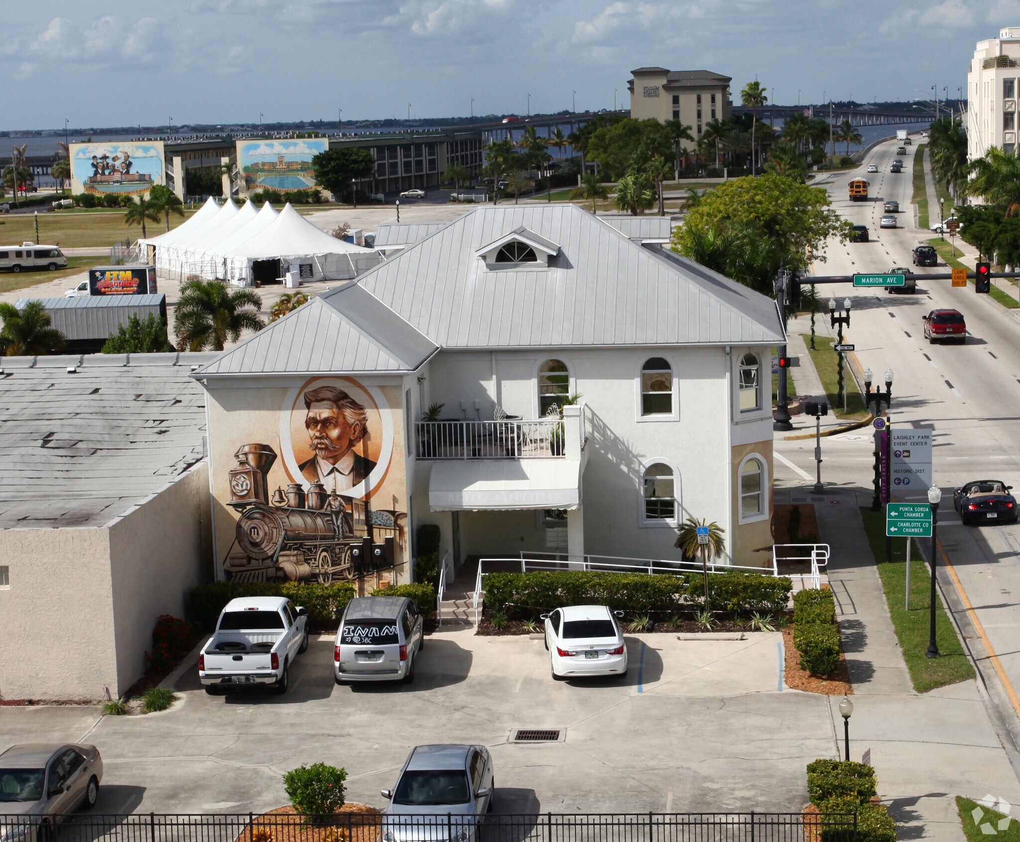 103 W Marion Ave, Punta Gorda, FL à louer Photo principale– Image 1 sur 7