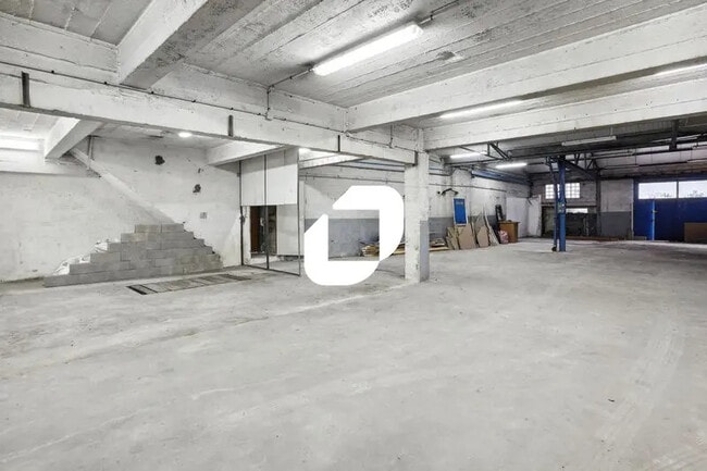 Plus de détails pour Local d'activités à louer