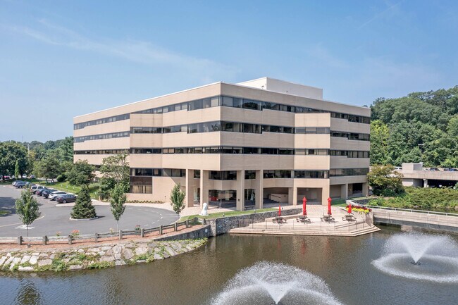 Plus de détails pour 2 Trap Falls Rd, Shelton, CT - Différents types d’espaces à louer