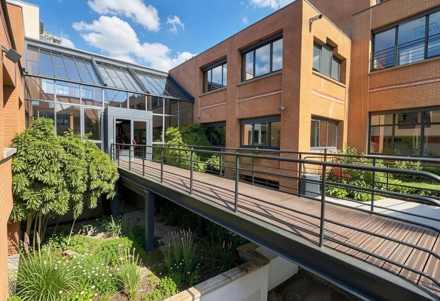 Bureau dans Suresnes à vendre - Photo de l’immeuble – Image 3 sur 13