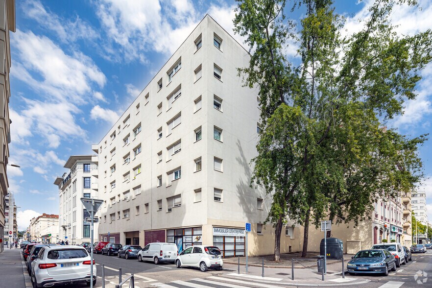 Immeuble residentiel dans Lyon à vendre - Photo de l’immeuble – Image 2 sur 2