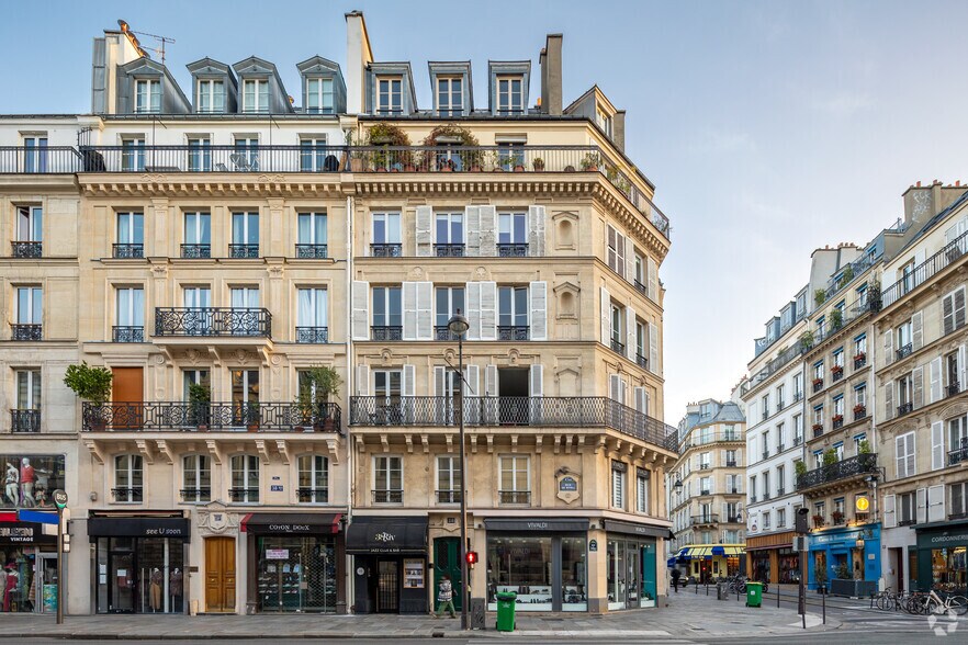Rue De Rivoli, Paris à louer - Photo de l’immeuble – Image 2 sur 2