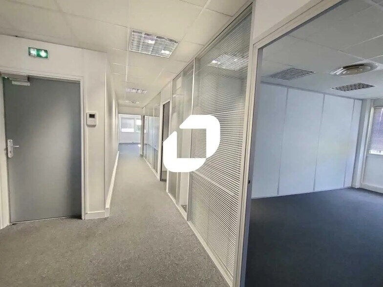 Bureau dans Bièvres à louer - Photo de l’immeuble – Image 3 sur 14