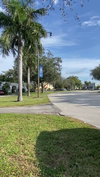 4107 Hollywood Blvd, Fort Lauderdale, FL à vendre - Vidéo sur l’annonce professionnelle – Image 2 sur 13