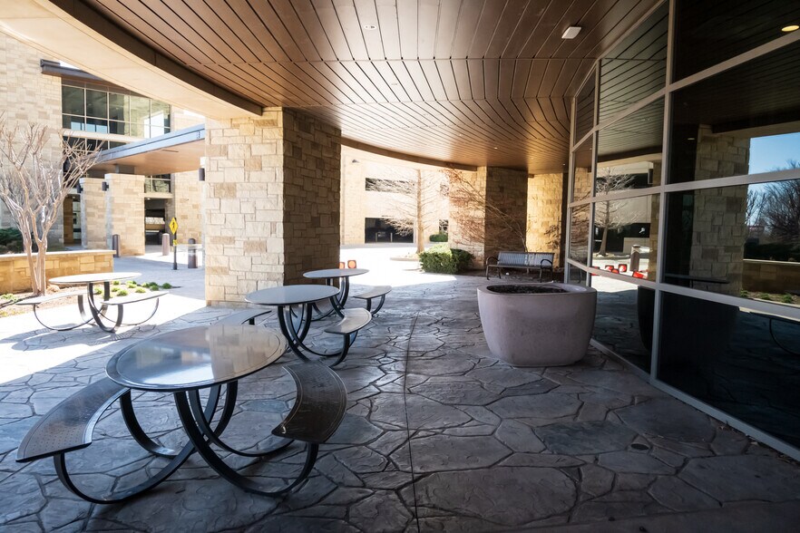 8200 S Unit Dr, Tulsa, OK à louer - Photo de l’immeuble – Image 3 sur 18