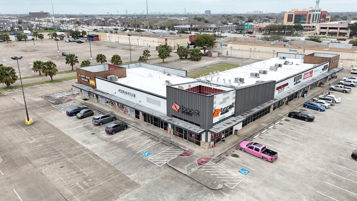 9404 W Sam Houston Pky S, Houston, TX à louer Photo de l’immeuble– Image 1 sur 5
