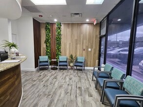 14811-14839 N Florida Ave, Tampa, FL à louer Hall d’entrée– Image 2 sur 3
