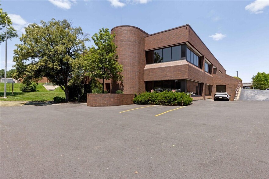 11775 W 112th St, Overland Park, KS à louer - Photo de l’immeuble – Image 2 sur 16
