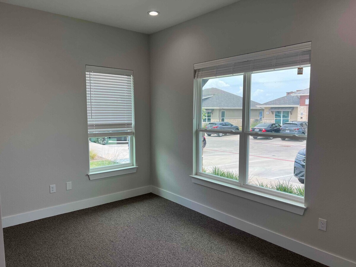 2951 FM 1460, Georgetown, TX 78626 - Lot 1502 -  - Photo intérieure - Image 2 of 11