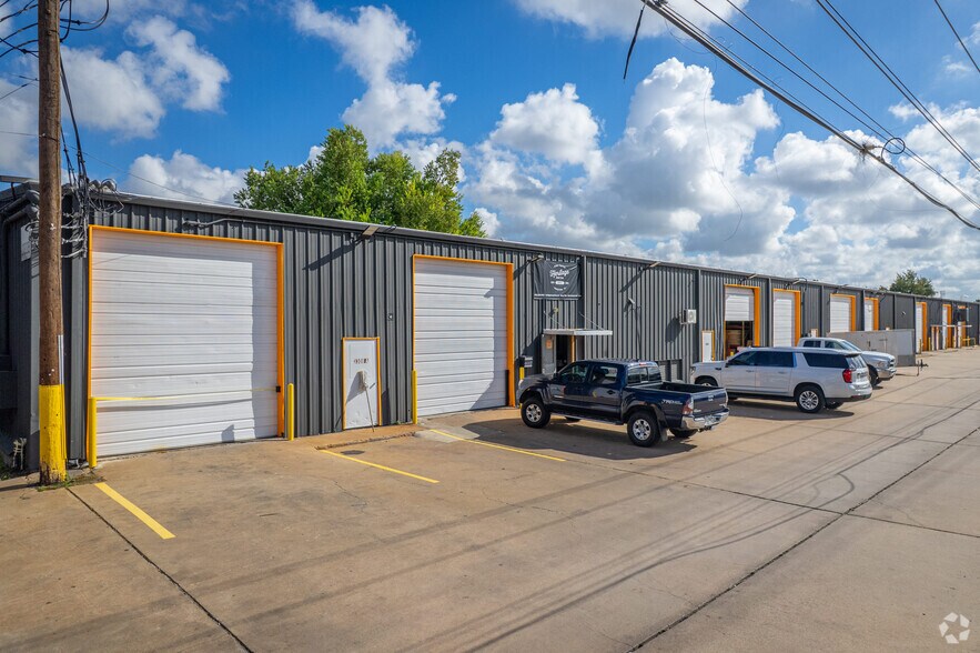 3306 Ella Blvd, Houston, TX à louer - Photo de l’immeuble – Image 3 sur 9