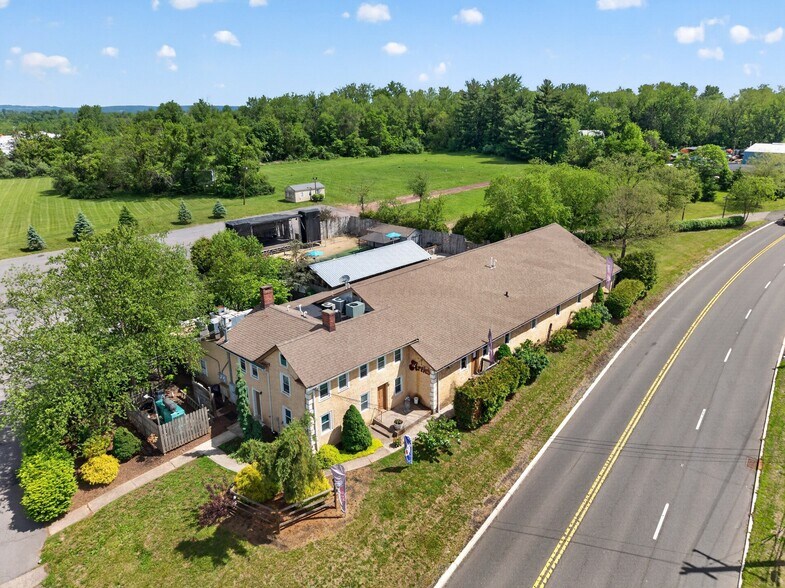 1121 Route 12, Frenchtown, NJ à vendre - Photo de l’immeuble – Image 1 sur 70