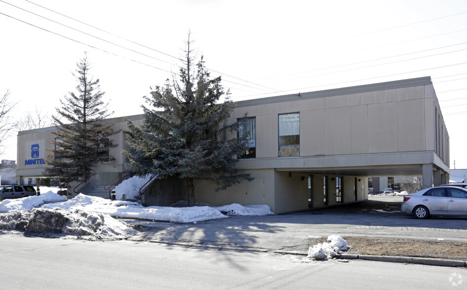 1775 Courtwood Cres, Ottawa, ON à louer - Photo de l’immeuble – Image 1 sur 16