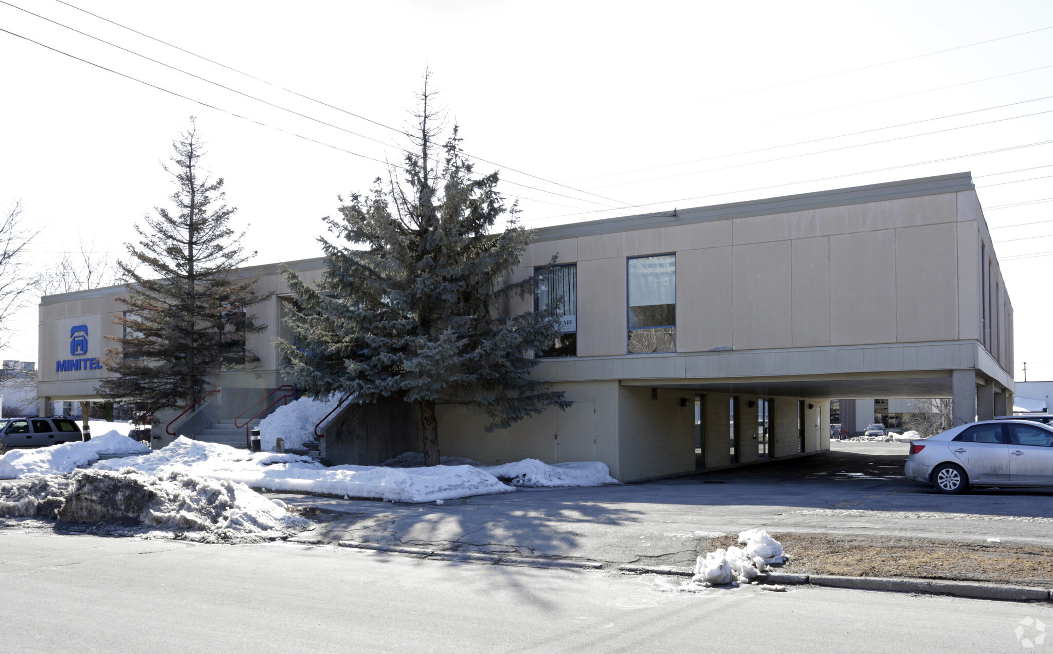 1775 Courtwood Cres, Ottawa, ON à louer Photo de l’immeuble– Image 1 sur 17