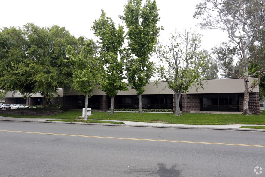 21155 Califa St, Woodland Hills, CA à vendre - Photo de l’immeuble – Image 1 sur 11